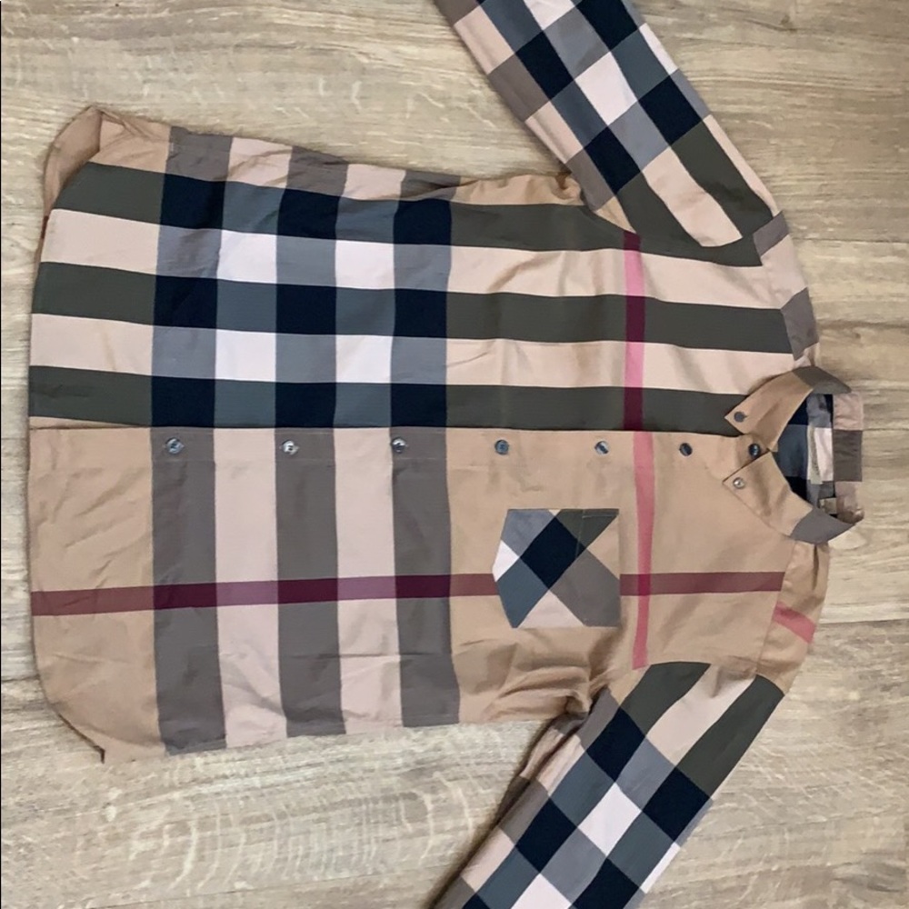 2 Men Burberry authentic shirt Size medium